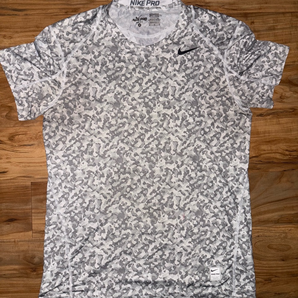 Nike Pro Men's White and Gray Camo Dri-fitted Tee